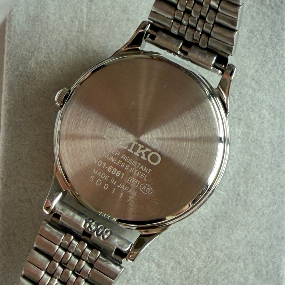 90s Seiko Silver Round Watch