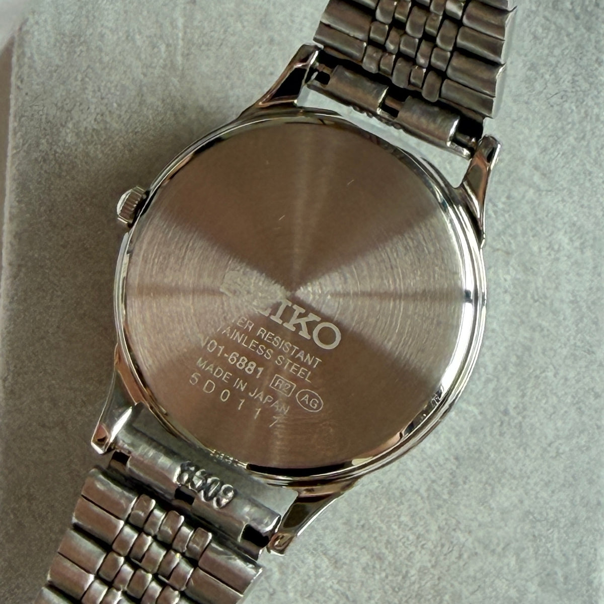 90s Seiko Silver Round Watch
