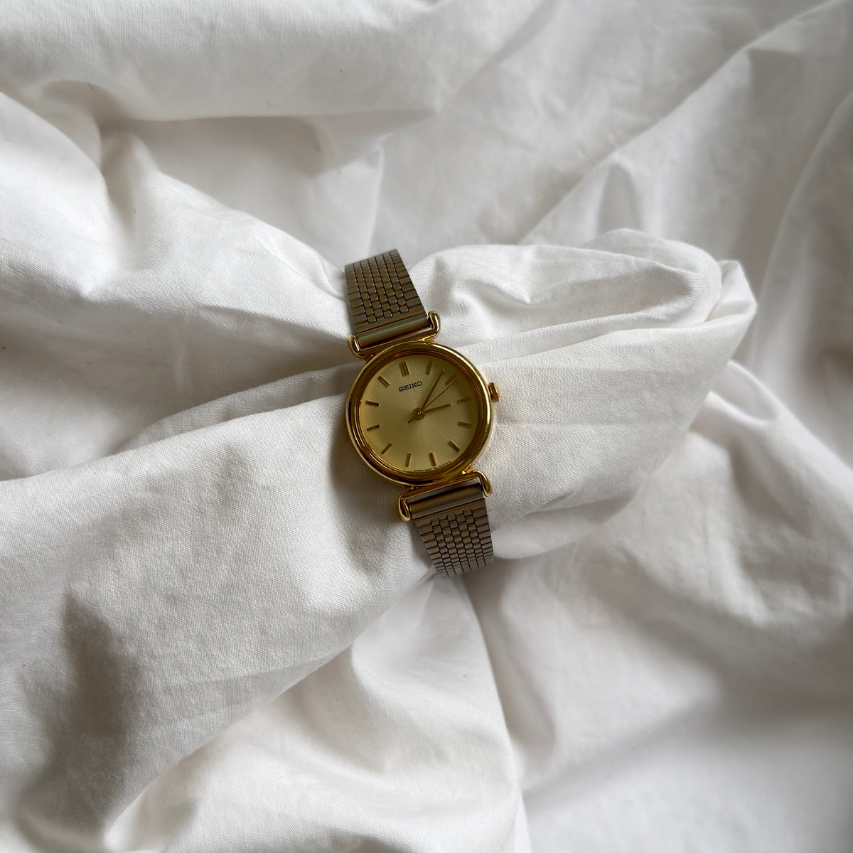 90s Seiko Gold Mesh Round Watch