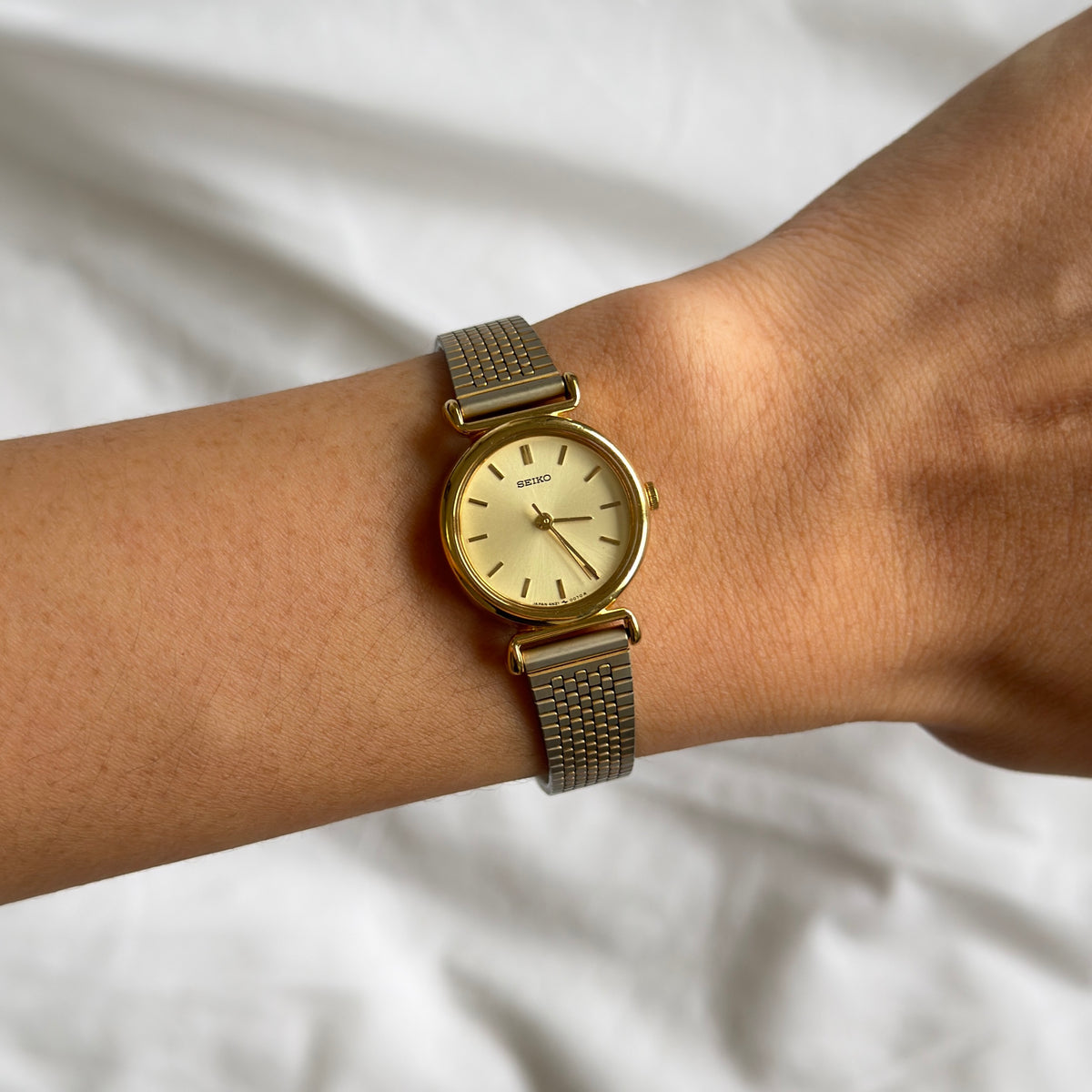 90s Seiko Gold Mesh Round Watch