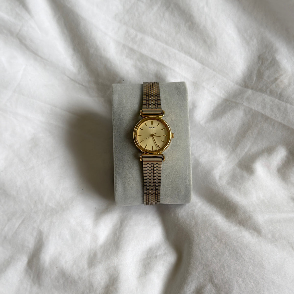 90s Seiko Gold Mesh Round Watch