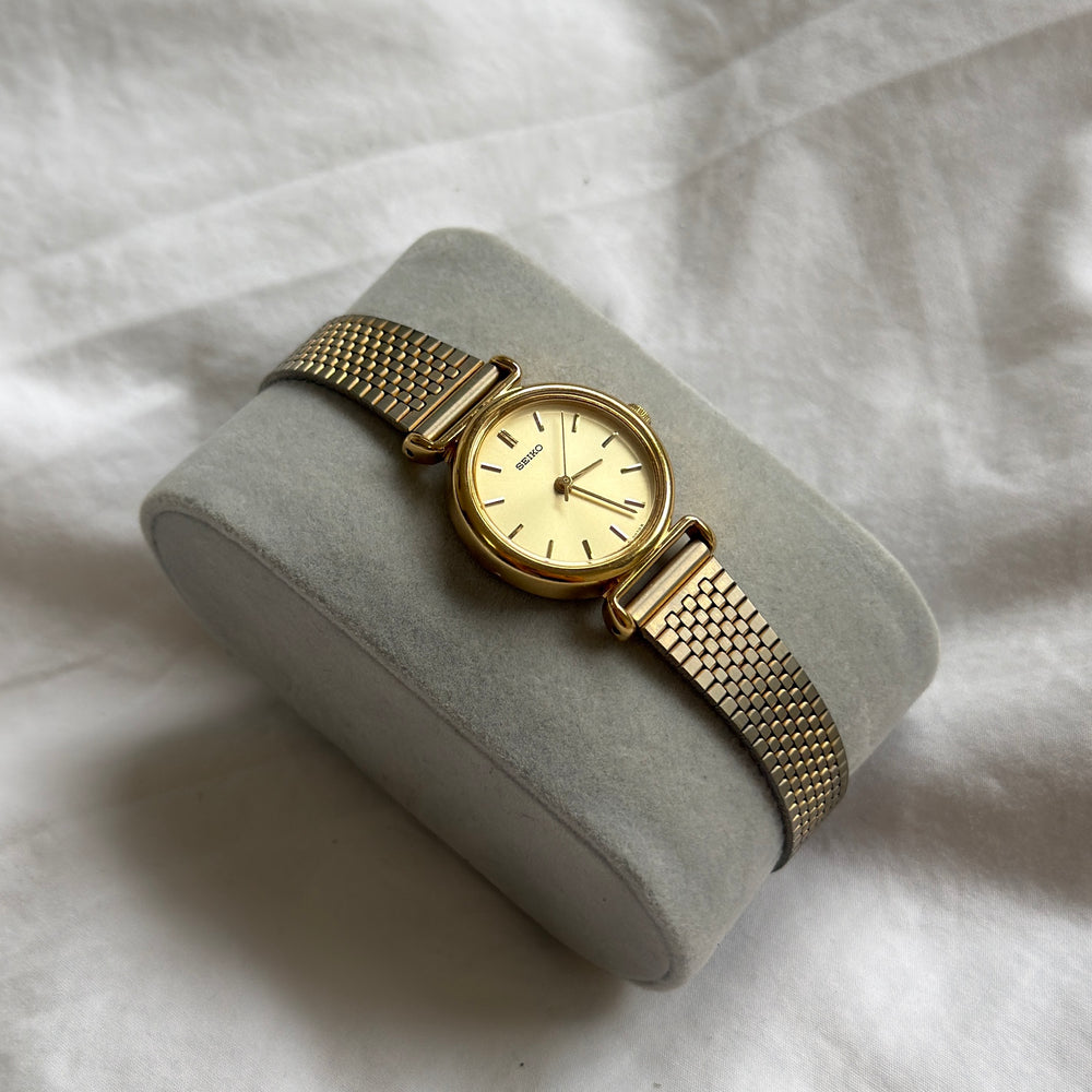 90s Seiko Gold Mesh Round Watch