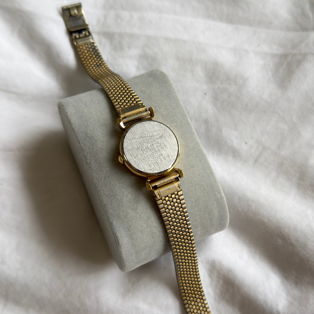 90s Seiko Gold Mesh Round Watch