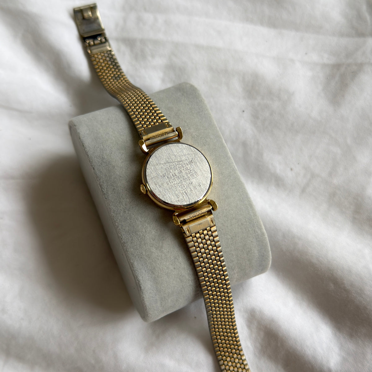 90s Seiko Gold Mesh Round Watch