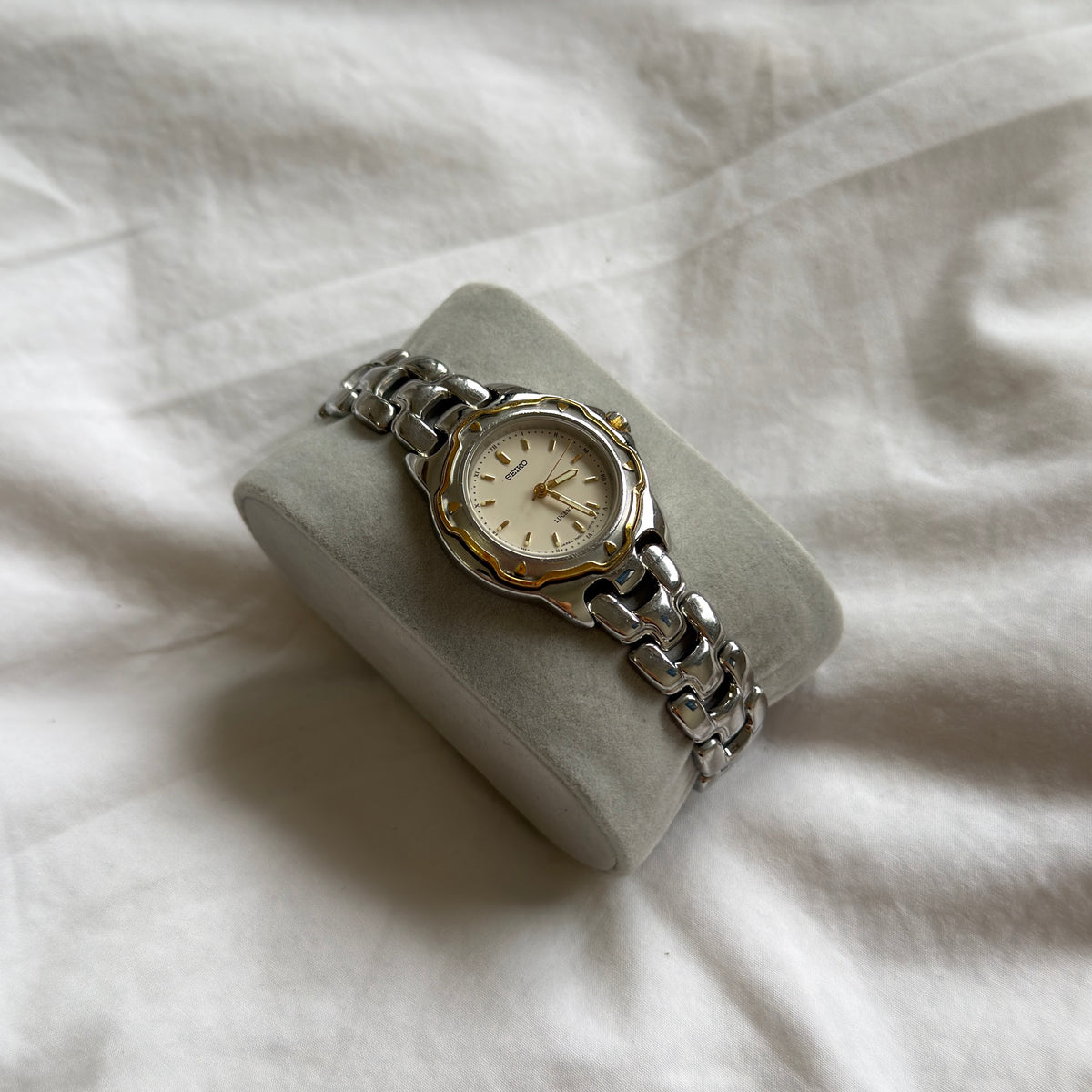 90s Seiko Lucent Duotone Flower Bezel Watch