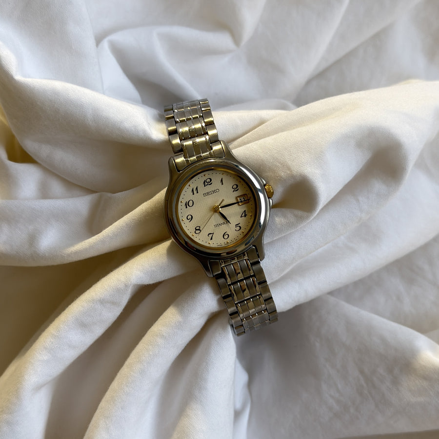 90s Seiko Date Round Watch
