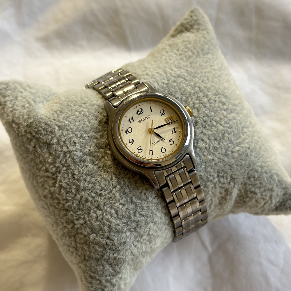 90s Seiko Date Round Watch