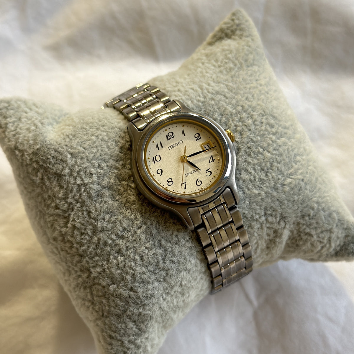 90s Seiko Date Round Watch