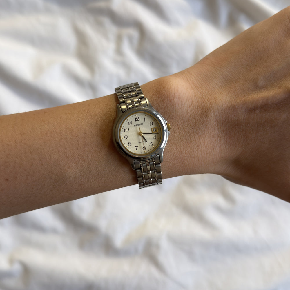 90s Seiko Date Round Watch